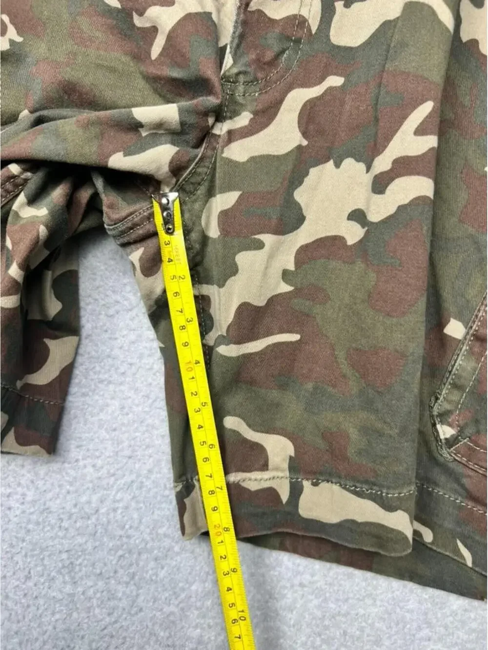 Vintage Y2K Foundry Camo Cargo Shorts Mens Size 46 Green 8